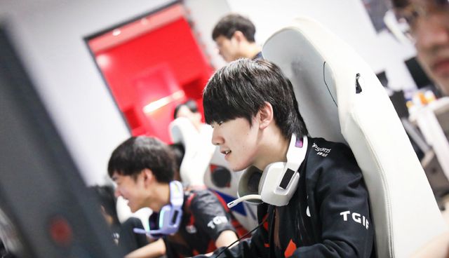 他们不仅专 他们不仅专