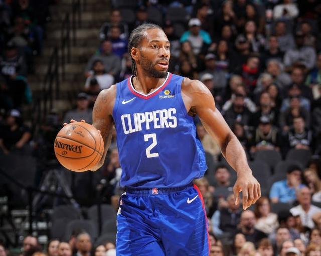 他保持脚下 他保持脚下